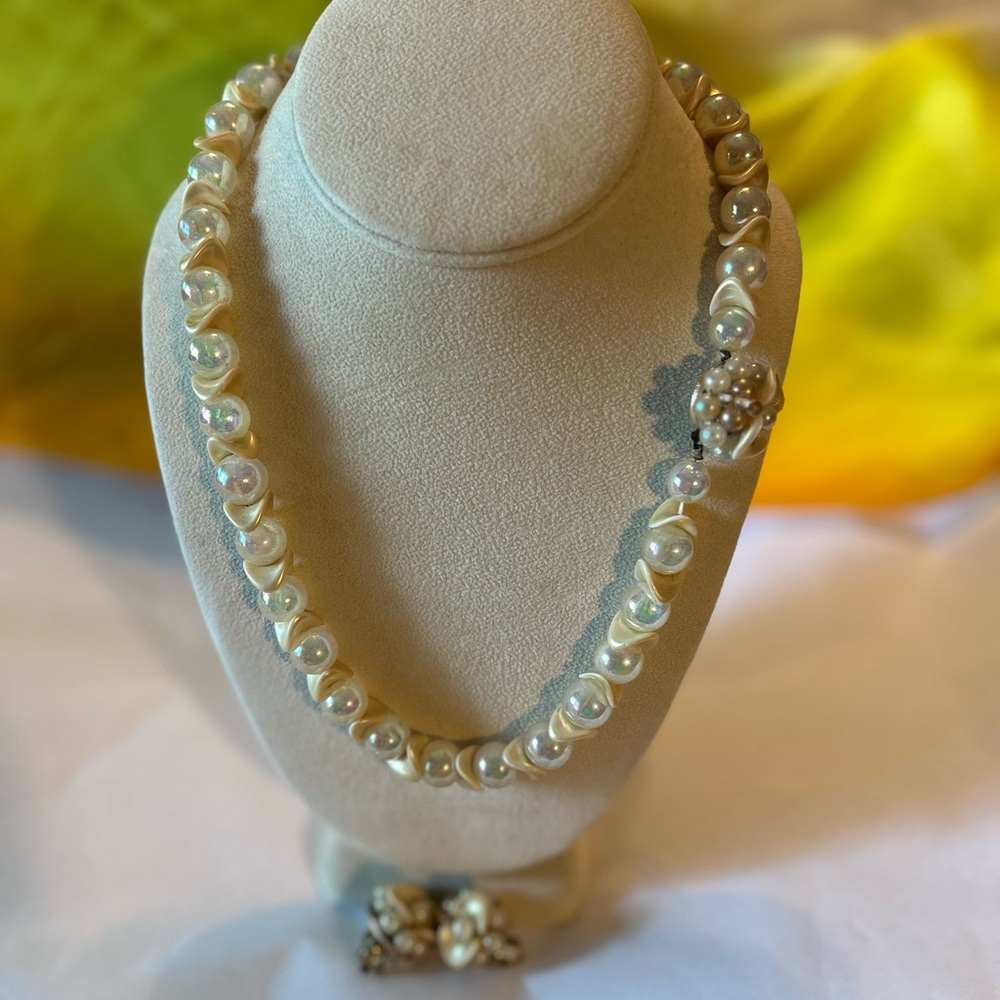 Vintage Elegant Pearl Necklace and Earring Set Japan